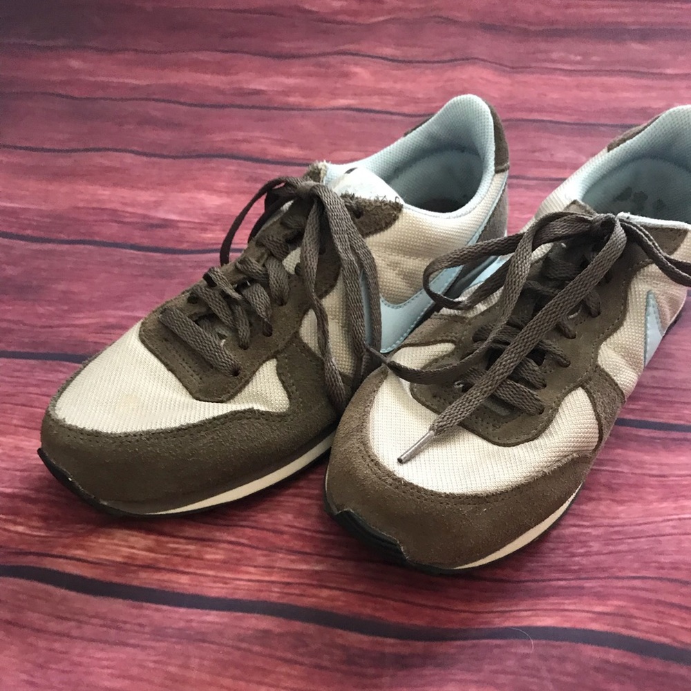 Nike tennis shoes